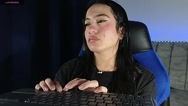 Snapshot of ZaraDames_ chatting on April 19, 5:07 am ZaraDames online show from April 19, 5:07 am