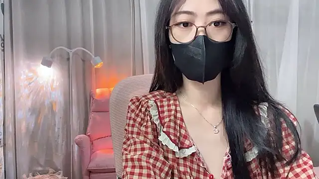 Snapshot of _minji_bae chatting on April 16, 5:36 pm minji bae online show from April 16, 5:36 pm
