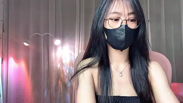 Snapshot of _minji_bae chatting on April 19, 5:23 pm minji bae online show from April 19, 5:23 pm