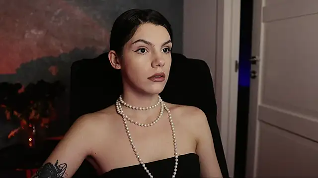 Snapshot of mistress__rochelle chatting on March 4, 10:05 pm mistress rochelle online show from March 4, 10:05 pm