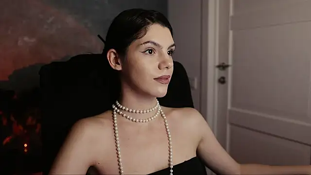 Snapshot of mistress__rochelle chatting on March 5, 1:10 am mistress rochelle online show from March 5, 1:10 am