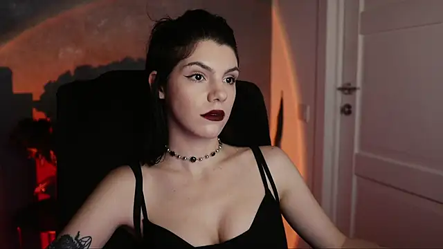 Snapshot of mistress__rochelle chatting on March 6, 1:05 am mistress rochelle online show from March 6, 1:05 am