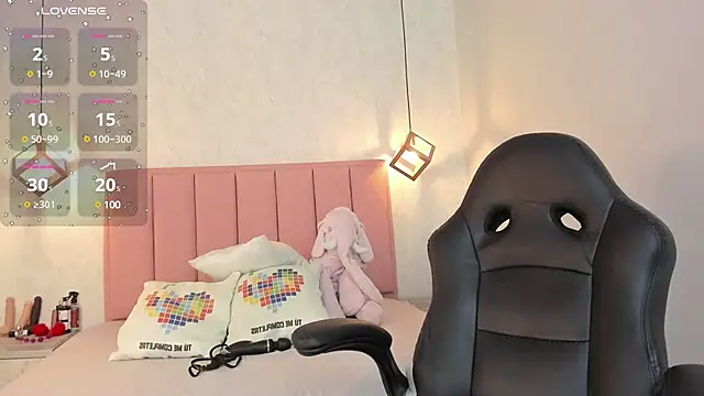 SUNNYCYRUS online show from January 11, 10:51 pm