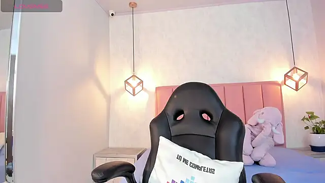 SUNNYCYRUS online show from February 12, 12:33 pm