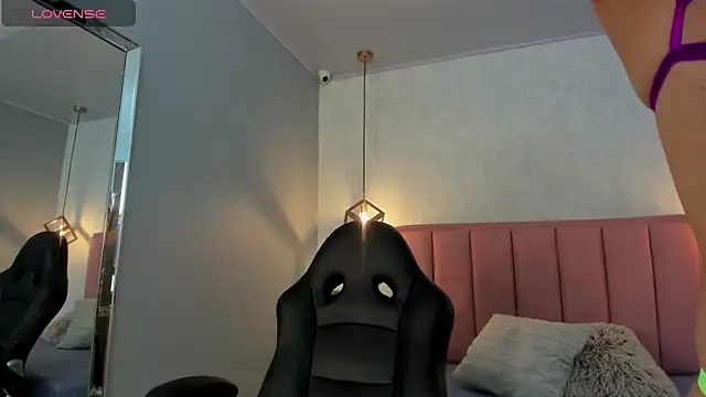 SUNNYCYRUS online show from September 18, 12:29 pm