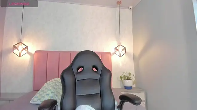 SUNNYCYRUS online show from October 17, 12:30 pm