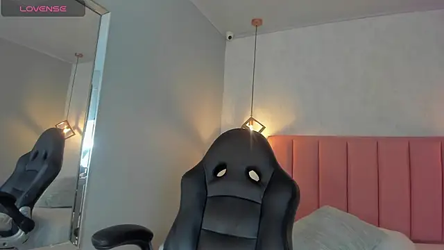 SUNNYCYRUS online show from October 25, 12:34 pm