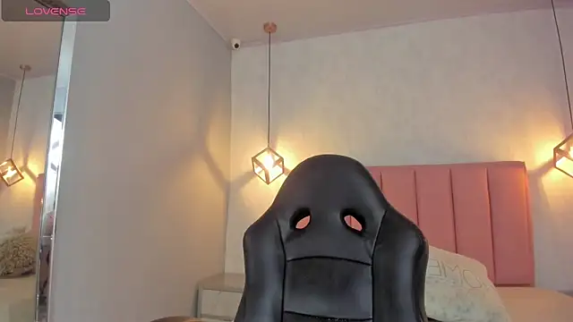 SUNNYCYRUS online show from February 11, 11:37 am