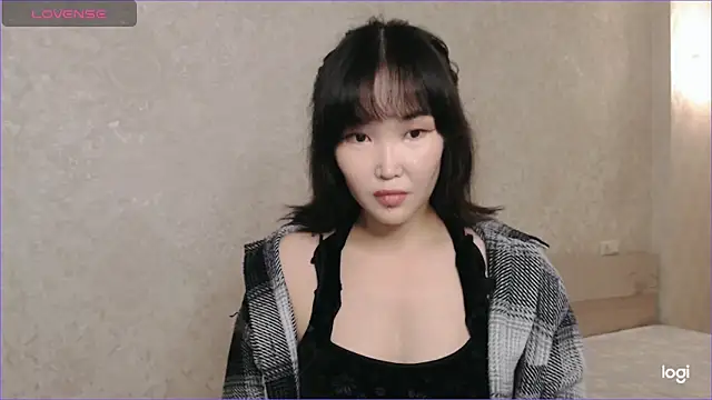 Snapshot of TumiLio chatting on May 11, 2:45 pm TumiLio online show from May 11, 2:45 pm
