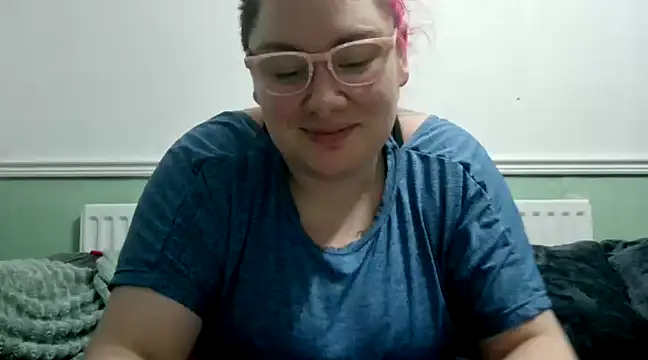 Snapshot of Bustycurves chatting on December 1, 4:29 pm Bustycurves online show from December 1, 4:29 pm