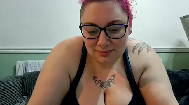 Snapshot of Bustycurves chatting on December 8, 9:41 pm Bustycurves online show from December 8, 9:41 pm