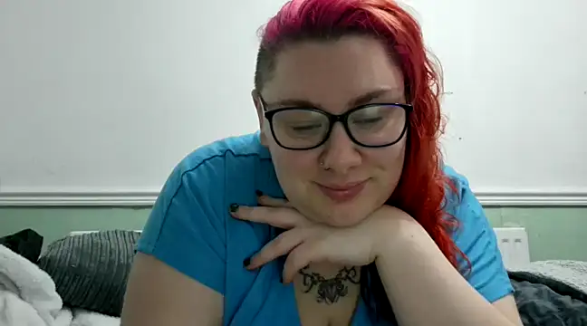 Snapshot of Bustycurves chatting on December 12, 11:40 am Bustycurves online show from December 12, 11:40 am