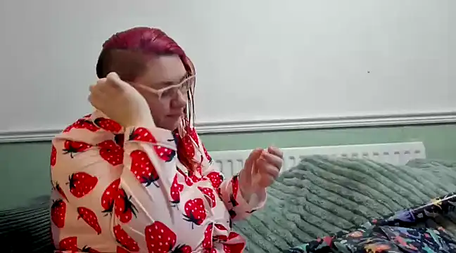 Snapshot of Bustycurves chatting on December 19, 10:02 am Bustycurves online show from December 19, 10:02 am