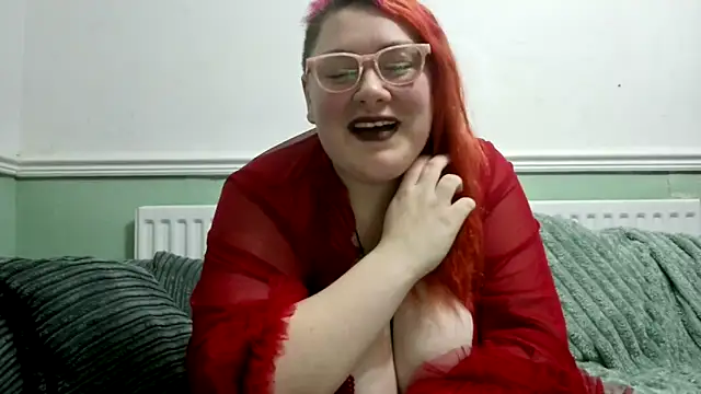 Snapshot of Bustycurves chatting on December 19, 9:06 pm Bustycurves online show from December 19, 9:06 pm