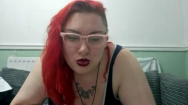 Snapshot of Bustycurves chatting on February 14, 10:04 pm Bustycurves online show from February 14, 10:04 pm