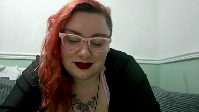 Snapshot of Bustycurves chatting on February 24, 8:25 pm Bustycurves online show from February 24, 8:25 pm