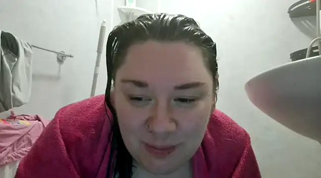 Snapshot of Bustycurves chatting on March 22, 1:32 am Bustycurves online show from March 22, 1:32 am