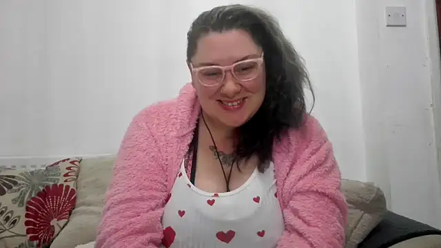 Snapshot of Bustycurves chatting on October 27, 8:46 pm Bustycurves online show from October 27, 8:46 pm