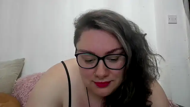 Snapshot of Bustycurves chatting on November 2, 1:08 am Bustycurves online show from November 2, 1:08 am