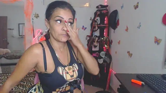 Snapshot of brigitht chatting on October 19, 4:18 pm brigitht online show from October 19, 4:18 pm