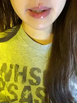 minmin2kk5 online show from May 9, 1:33 am