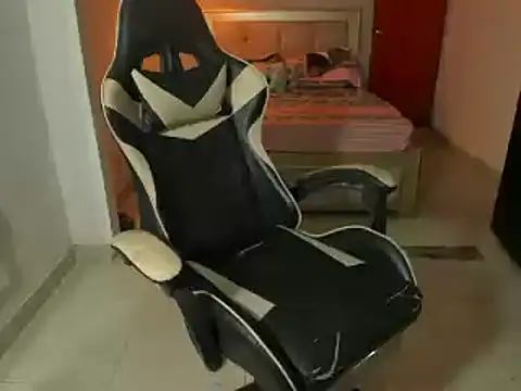 Snapshot of naomi_berckley chatting on March 19, 9:38 am naomi berckley online show from March 19, 9:38 am