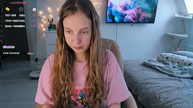 Snapshot of violet_blue_eyes chatting on February 10, 11:36 am violet blue eyes online show from February 10, 11:36 am