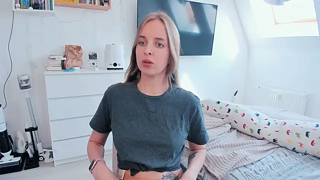 violet blue eyes online show from May 6, 1:27 pm
