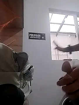 manu lara online show from October 28, 1:47 pm