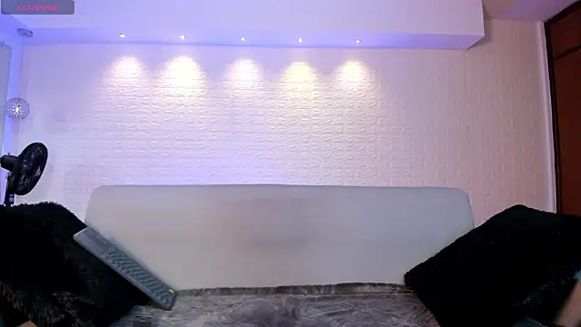 violet scott online show from January 12, 11:39 am