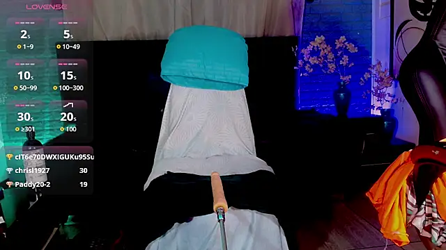 Snapshot of la_ratona_1 chatting on February 8, 1:36 pm la ratona 1 online show from February 8, 1:36 pm