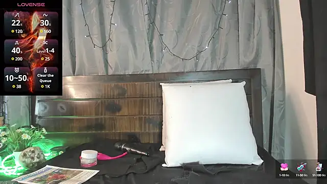 eva1saenz online show from December 5, 8:44 pm