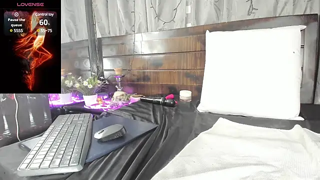 eva1saenz online show from February 26, 11:59 pm