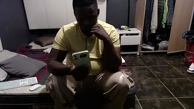 Snapshot of THEEBOSSTEE chatting on March 21, 11:08 pm THEEBOSSTEE online show from March 21, 11:08 pm