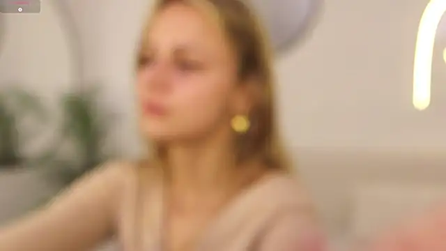 Snapshot of Wendy_D0ll chatting on May 4, 9:11 pm Wendy D0ll online show from May 4, 9:11 pm