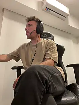 Snapshot of fedex_c2c chatting on April 5, 12:41 am fedex c2c online show from April 5, 12:41 am