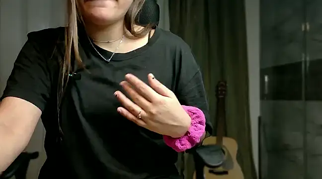 Snapshot of demieliss chatting on March 21, 6:51 pm demieliss online show from March 21, 6:51 pm