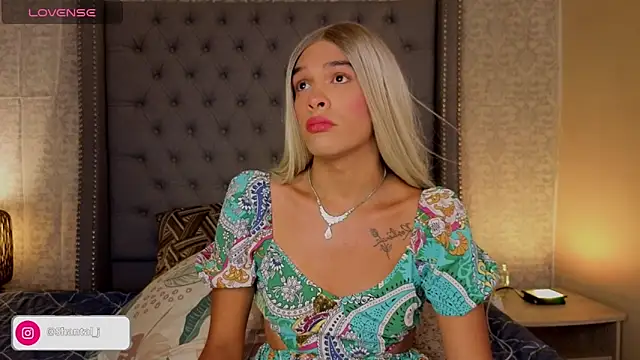 Snapshot of Shantal_Joness chatting on September 25, 2:04 am Shantal Joness online show from September 25, 2:04 am