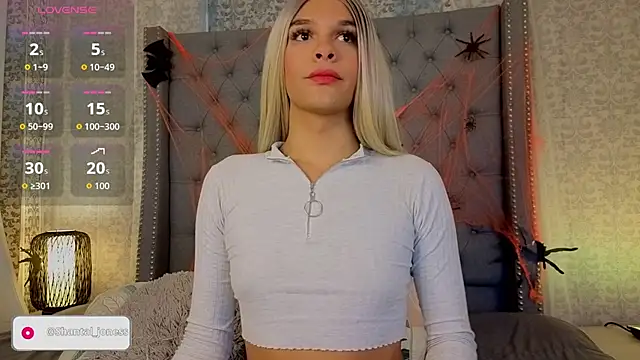 Snapshot of Shantal_Joness chatting on October 27, 11:31 pm Shantal Joness online show from October 27, 11:31 pm