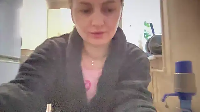 Snapshot of Viola_sweet chatting on January 16, 6:17 am Viola sweet online show from January 16, 6:17 am