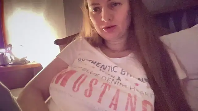 Snapshot of Viola_sweet chatting on April 18, 11:27 pm Viola sweet online show from April 18, 11:27 pm