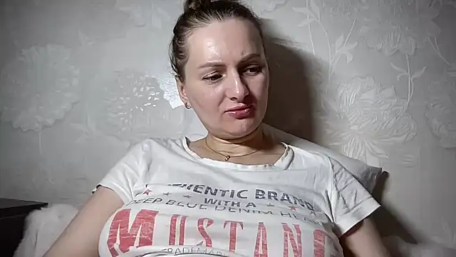 Snapshot of Viola_sweet chatting on April 19, 11:31 am Viola sweet online show from April 19, 11:31 am