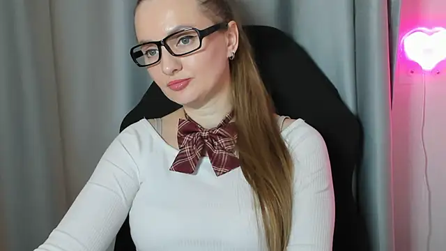 Snapshot of Viola_sweet chatting on April 30, 8:57 pm Viola sweet online show from April 30, 8:57 pm