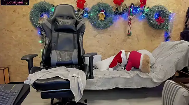 Snapshot of Biancastrongg chatting on December 17, 5:29 am Biancastrongg online show from December 17, 5:29 am