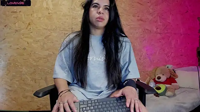 Snapshot of Biancastrongg chatting on March 22, 2:27 am Biancastrongg online show from March 22, 2:27 am