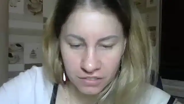 Snapshot of TherestlessKitty chatting on November 21, 10:41 pm TherestlessKitty online show from November 21, 10:41 pm