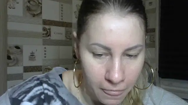 Snapshot of TherestlessKitty chatting on November 29, 10:24 pm TherestlessKitty online show from November 29, 10:24 pm