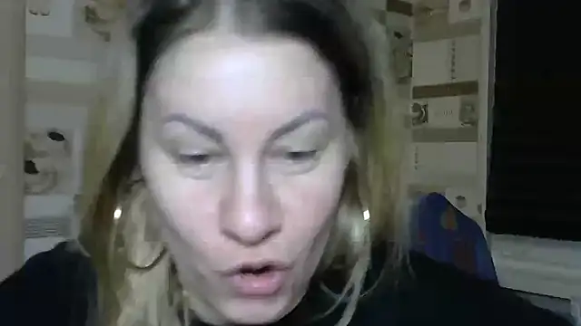 Snapshot of TherestlessKitty chatting on December 13, 10:15 pm TherestlessKitty online show from December 13, 10:15 pm