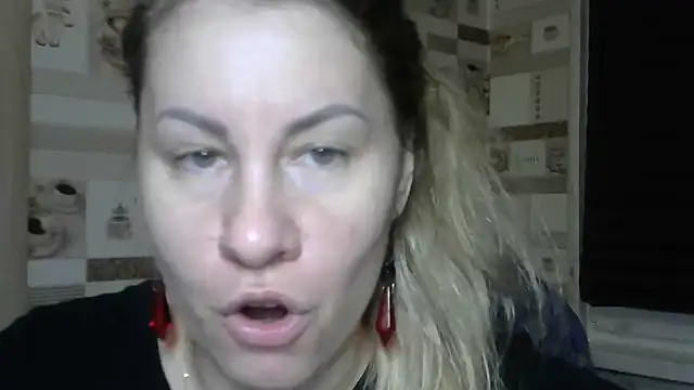 Snapshot of TherestlessKitty chatting on December 16, 10:37 pm TherestlessKitty online show from December 16, 10:37 pm