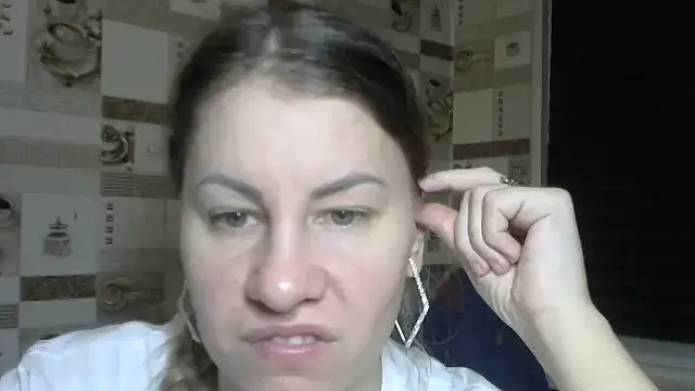 Snapshot of TherestlessKitty chatting on January 10, 10:25 pm TherestlessKitty online show from January 10, 10:25 pm